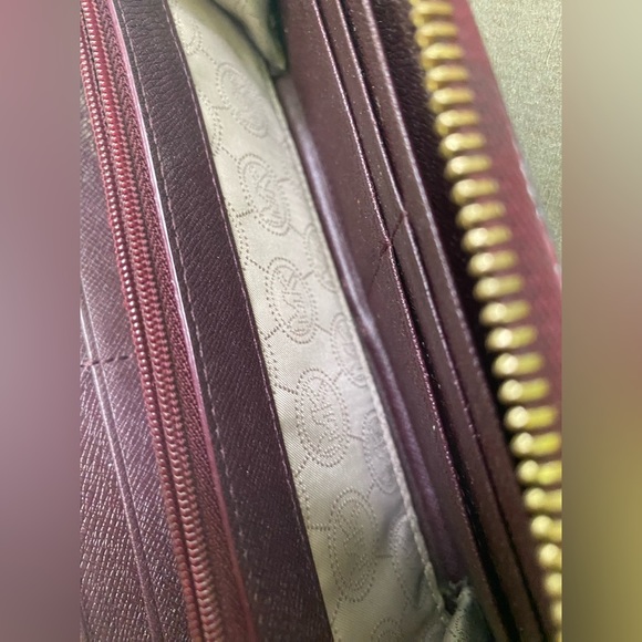Michael Kors Zip-Around Wallet​ - Picture 2 of 5